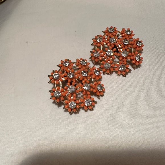 Vintage 1950s Mid Century Orange Tiger Flower Clip On Earrings - Picture 3 of 8